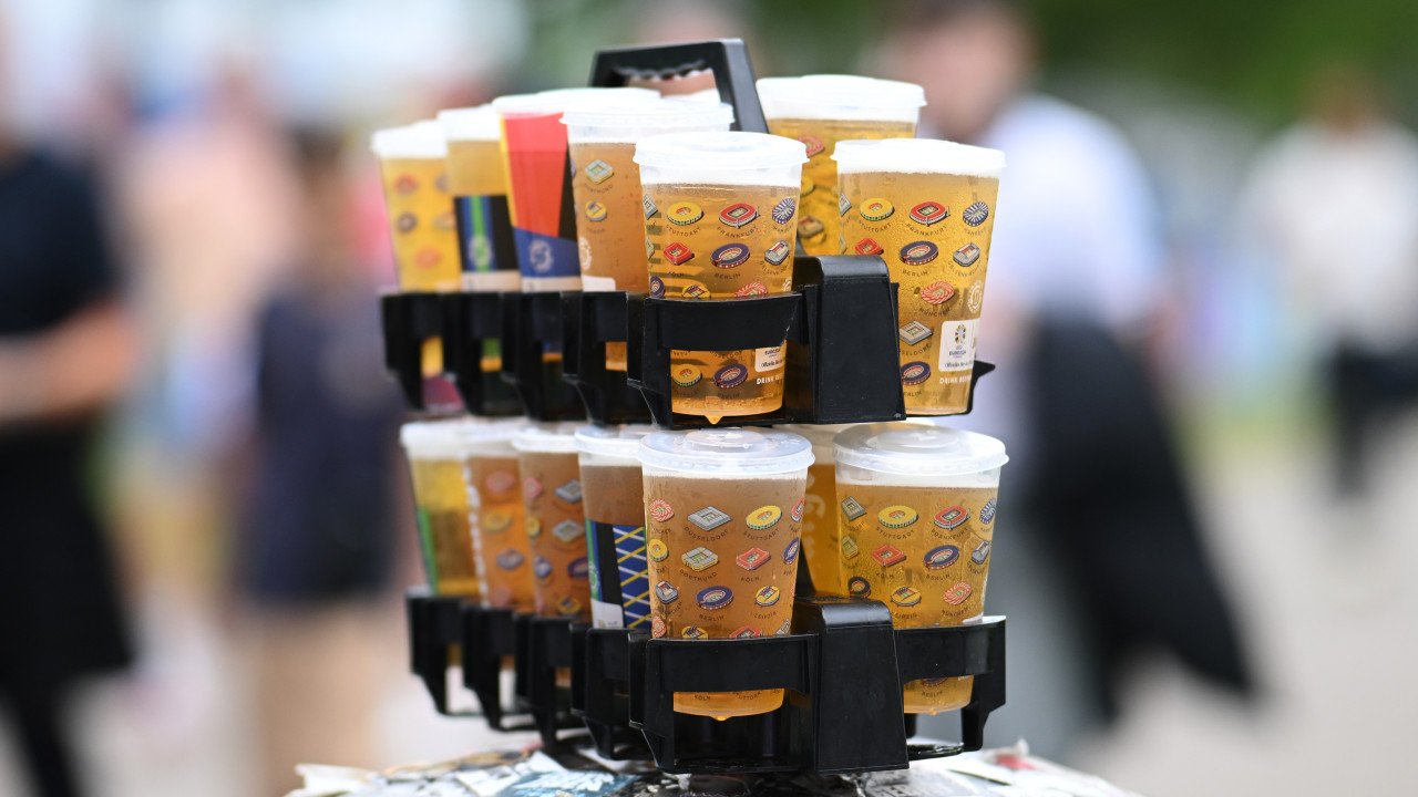 Alkohol-Verbot auf Englands Tribünen könnte fallen