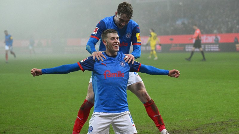 Irre Schlussphase! Nachzügler Kiel ringt BVB nieder