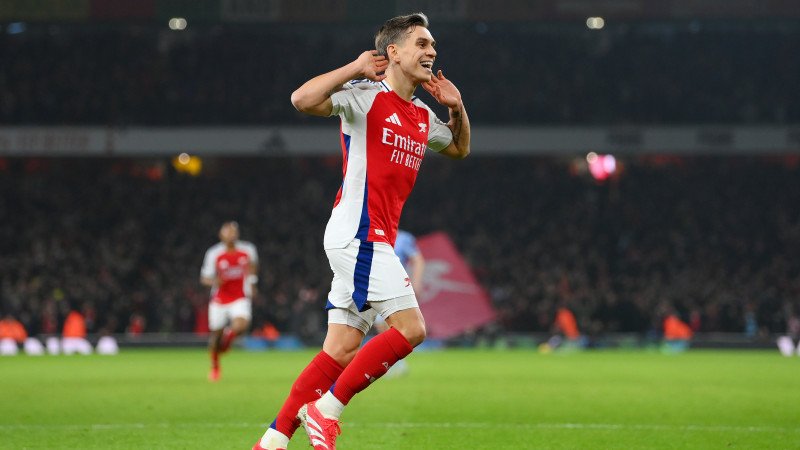 Sieg im Nord-London-Derby! Arsenal bezwingt Tottenham knapp