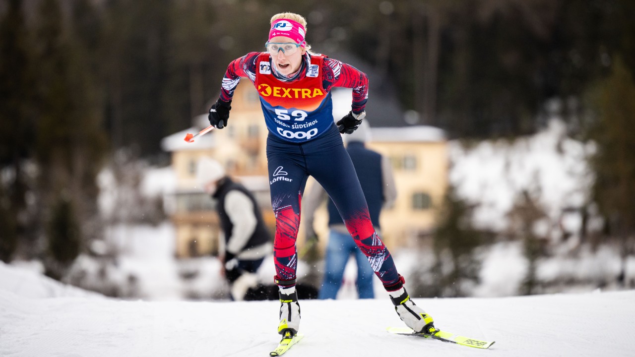 Stadlober läuft in Les Rousses knapp am Podest vorbei