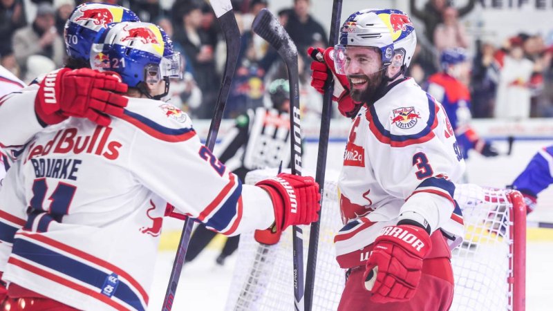 Drei Treffer in vier Minuten! Salzburg legt gegen Bozen vor