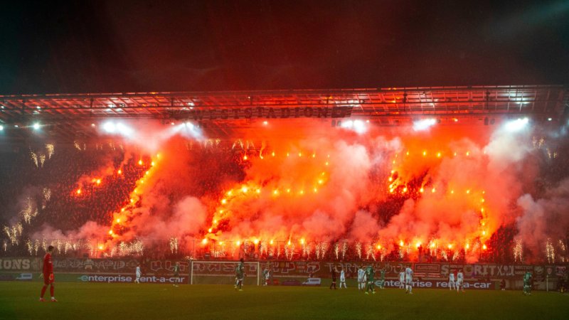 Geldstrafe! Rapid muss wegen Pyroshow in die Tasche greifen