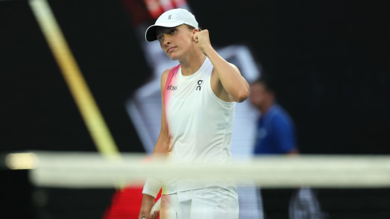 Mühelos! Swiatek hält Traum am Leben