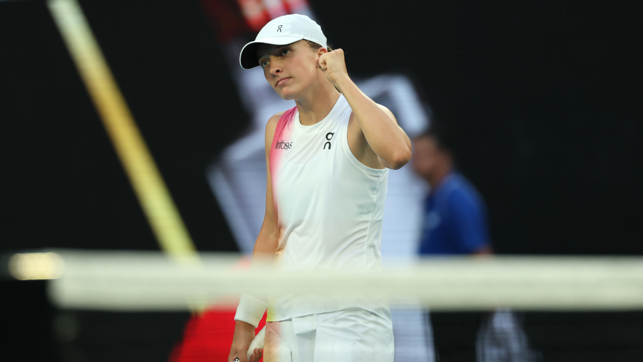 Mühelos! Swiatek hält Traum am Leben