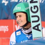 Pinkelnig springt in Zao auf das Podest