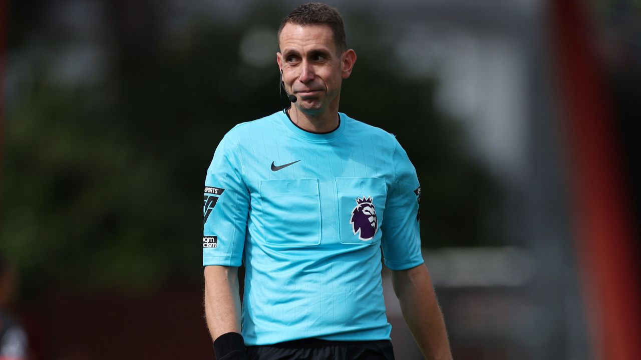 Englands Skandal-Schiri Coote: Coming-Out und Entschuldigung