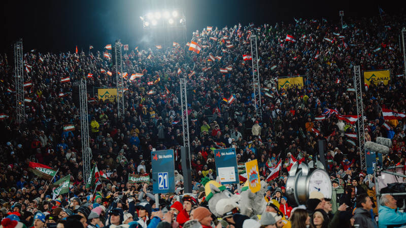 Schladming-Rennen: Polizei erwischt "Tribünen-Pinkler"