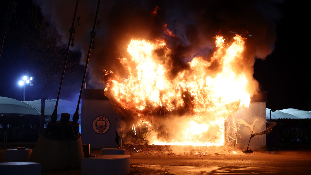 Vor CL-Partie: ManCity-Verkaufsstand steht in Flammen