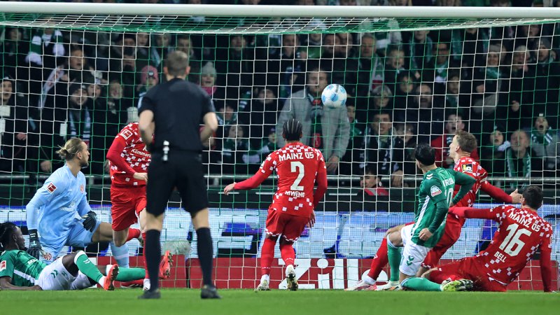 Friedl fliegt vom Feld! Werder gewinnt 2025 erstmals
