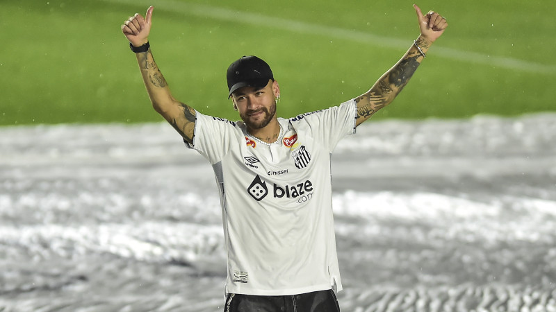 "Prinz ist zurück" - <a href='/de/daten/news/fussball/neymar/' class='tag'>Neymar</a> bei Santos begeistert empfangen