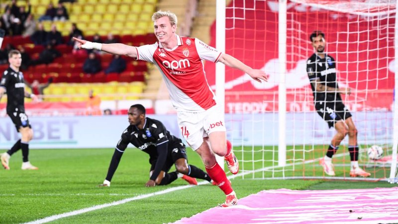 MVP-Auszeichnung für Mika Biereth nach Blitz-Hattrick