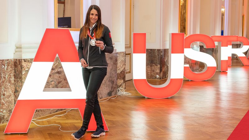 Mirjam Puchner - Bilder ihrer Karriere