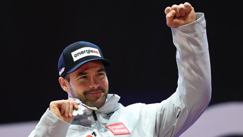 Hier erhält Vincent Kriechmayr seine SILBERNE