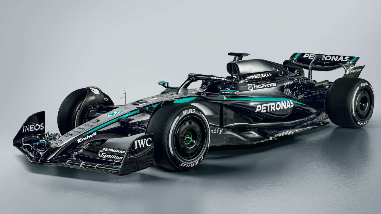 "Das nächste Kapitel": Mercedes zeigt den neuen W16