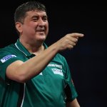 Stark! Mensur Suljovic zeigt bei UK Open groß auf